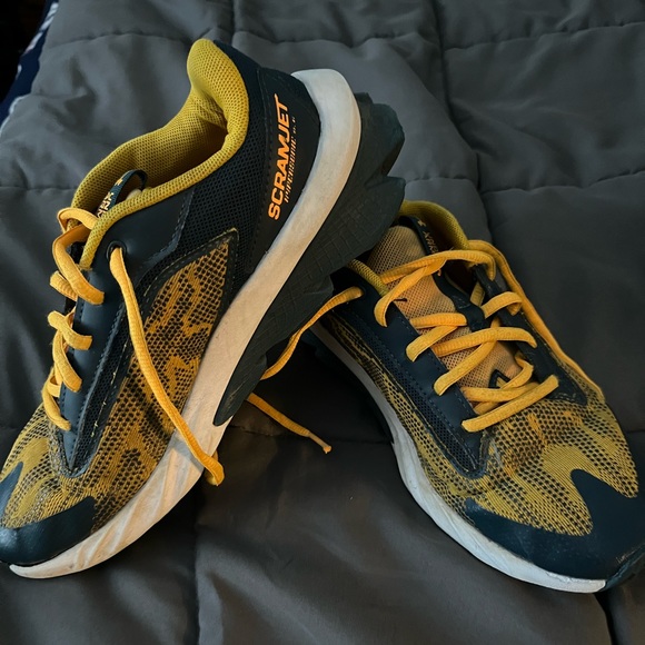 Under Armor Scramjet Youth Sneaker - Size 7 - Picture 2 of 4